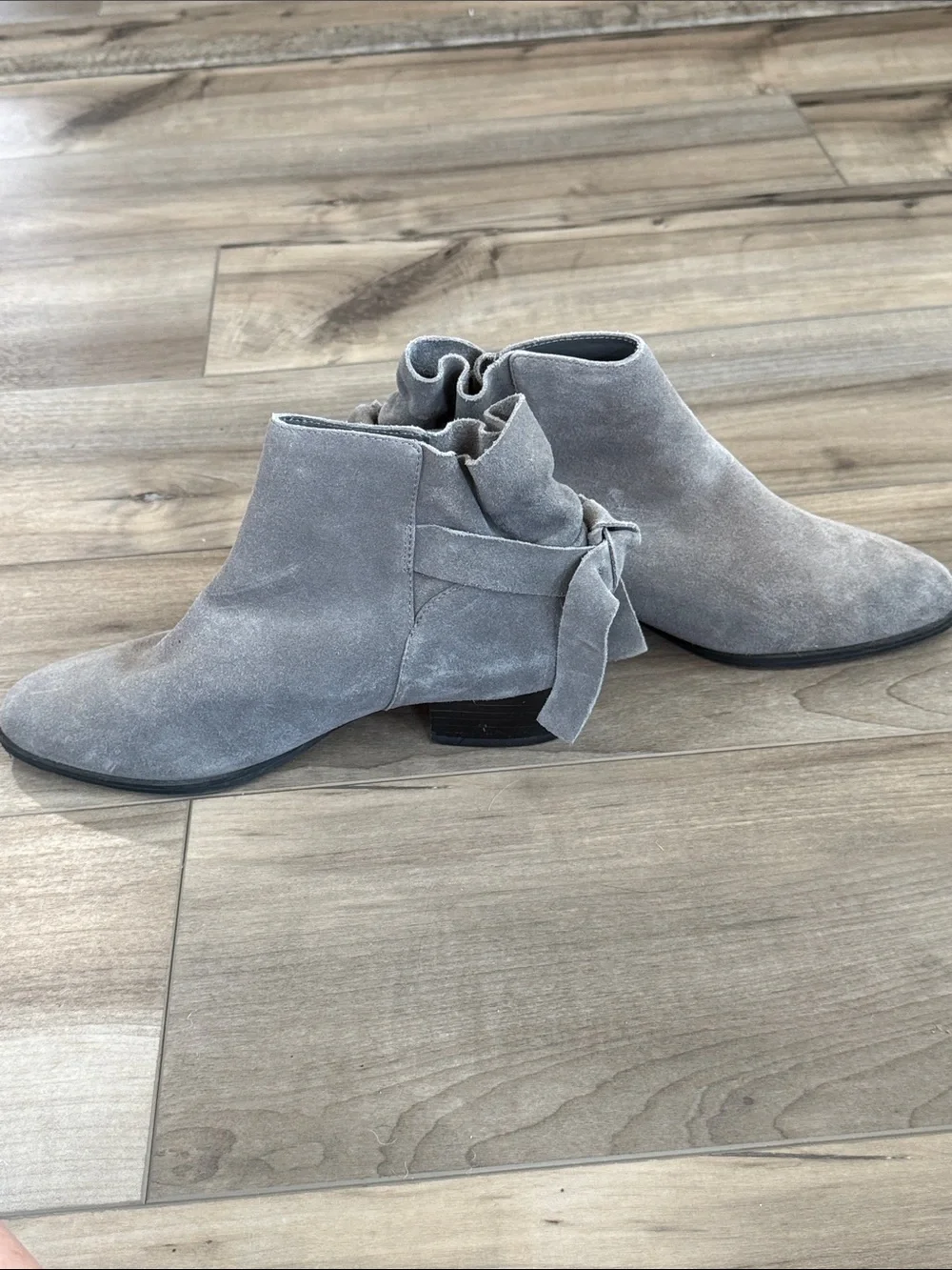 AEROSOLES Gray Suede Ankle Booties Women’s Size 7.5